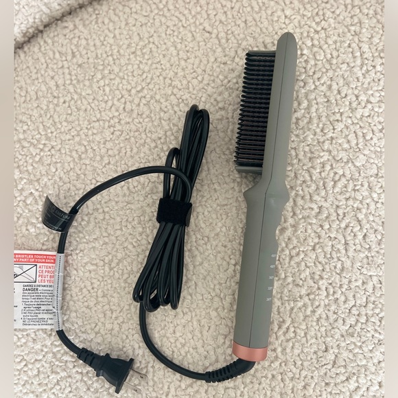 NEW COMPLEX CULTURE
Smoothing & Straightening Heated Hair Brush - Picture 3 of 4